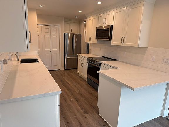 3rd image of 1403-07 Brown St #1403