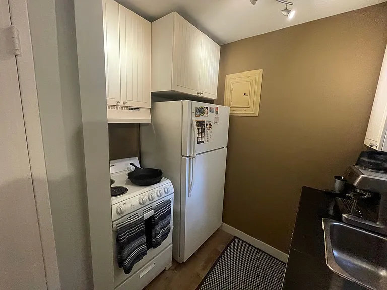 842 Thorn St — Photo 3