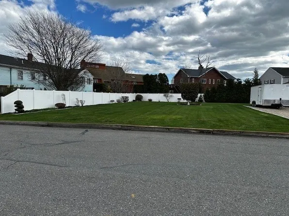 47 Ricketson St, New Bedford, MA 02744