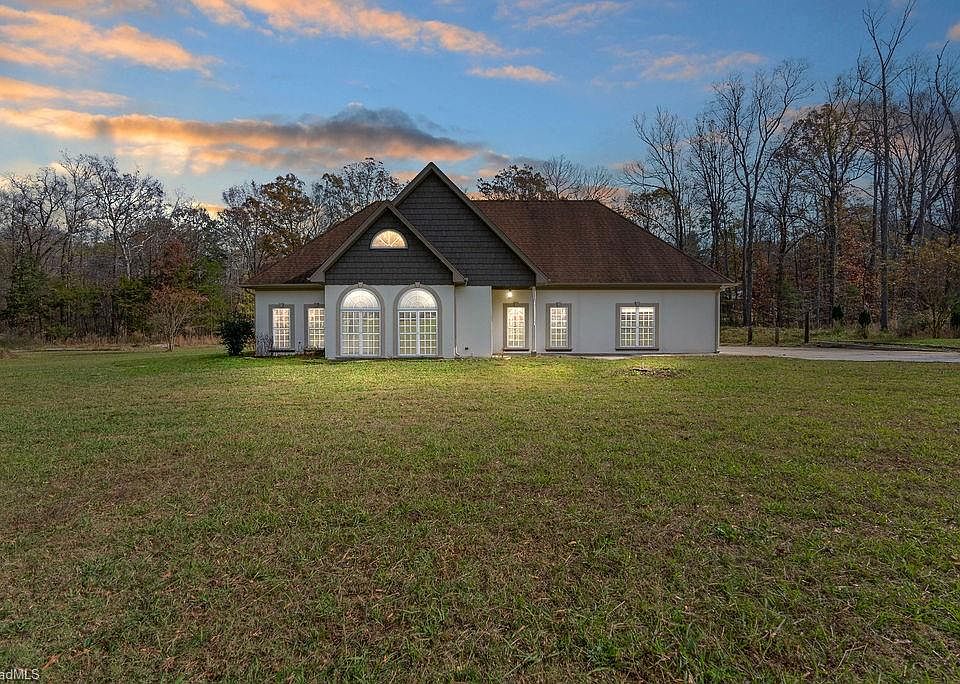 1st image of 5201 Forest Oaks Dr