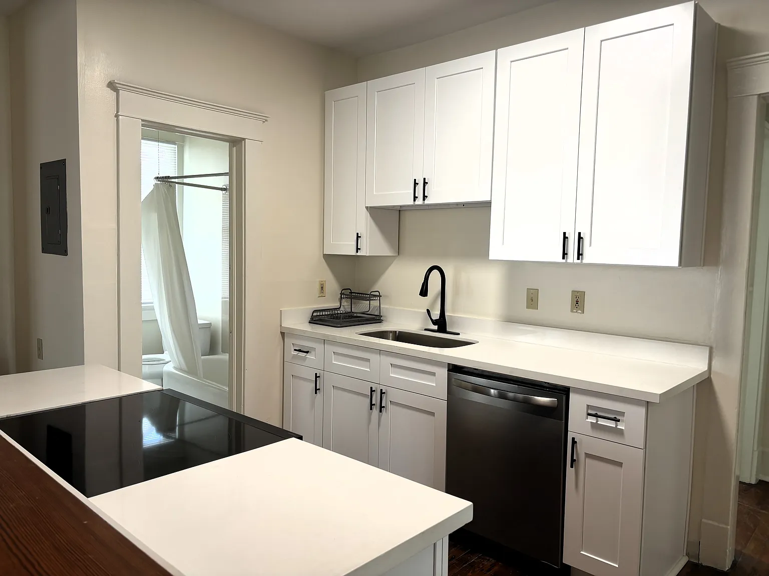 5 bed, 1900 sqft, $6,000 — Photo 2