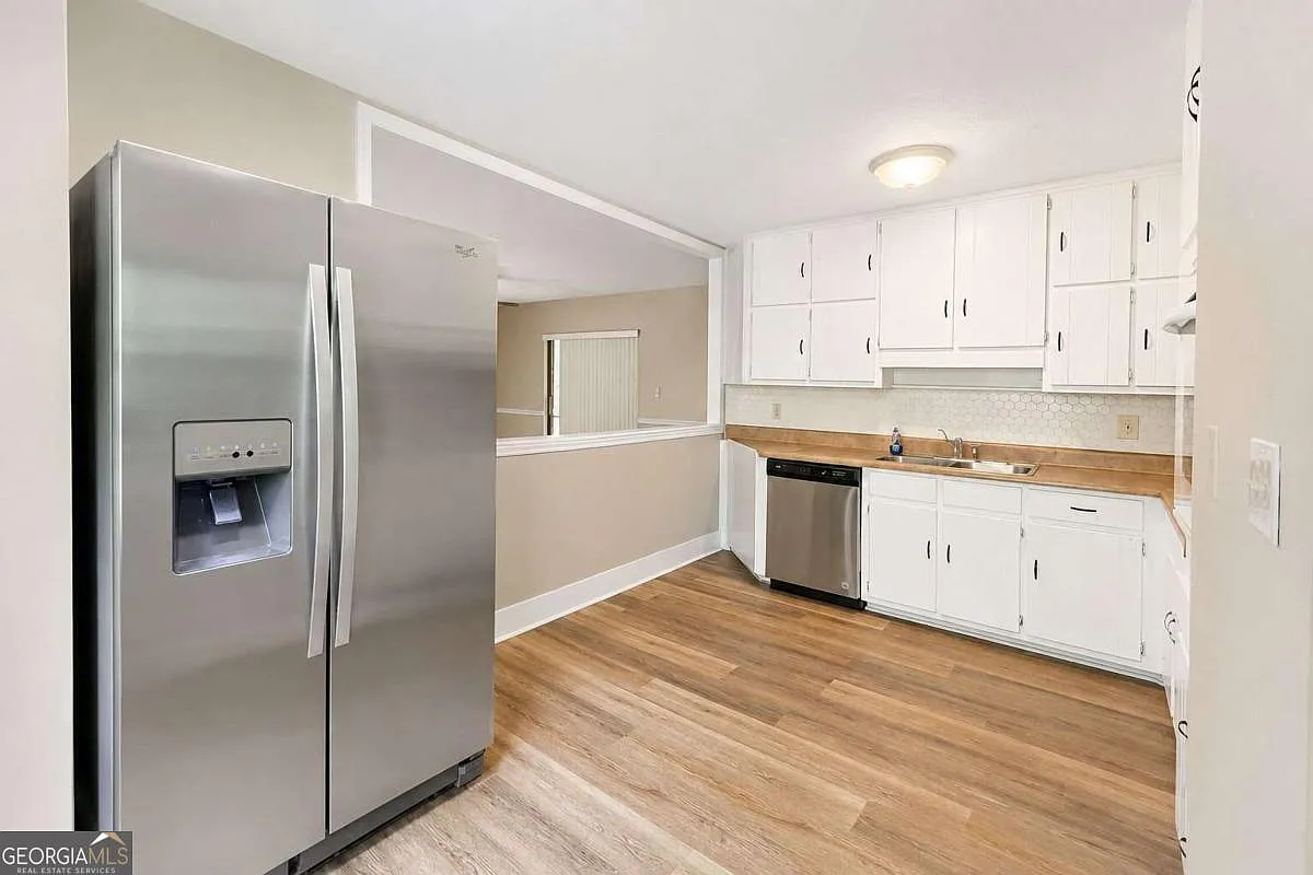 3 bed, 2.5 bath, 1953 sqft, $1,895 — Photo 3