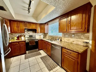 1114 S Pearl St — Photo 11