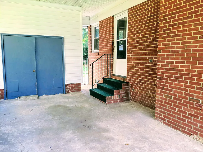 2614 Tryon Dr — Photo 3