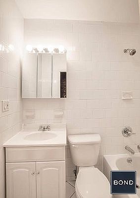 5th image of 1297 Lexington Ave APT 4