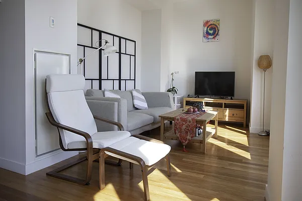 Rented by Landmark Property Holdings LLC | media 16