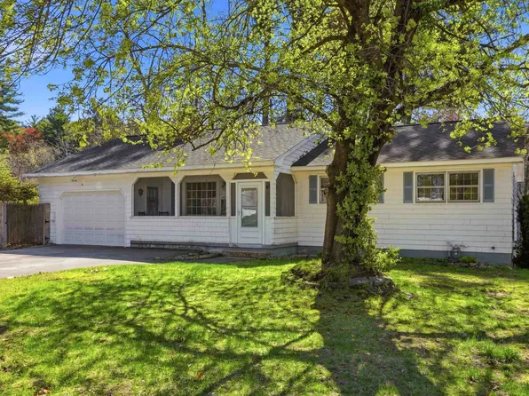 18 Cottonwood Drive, Hudson, NH 03051