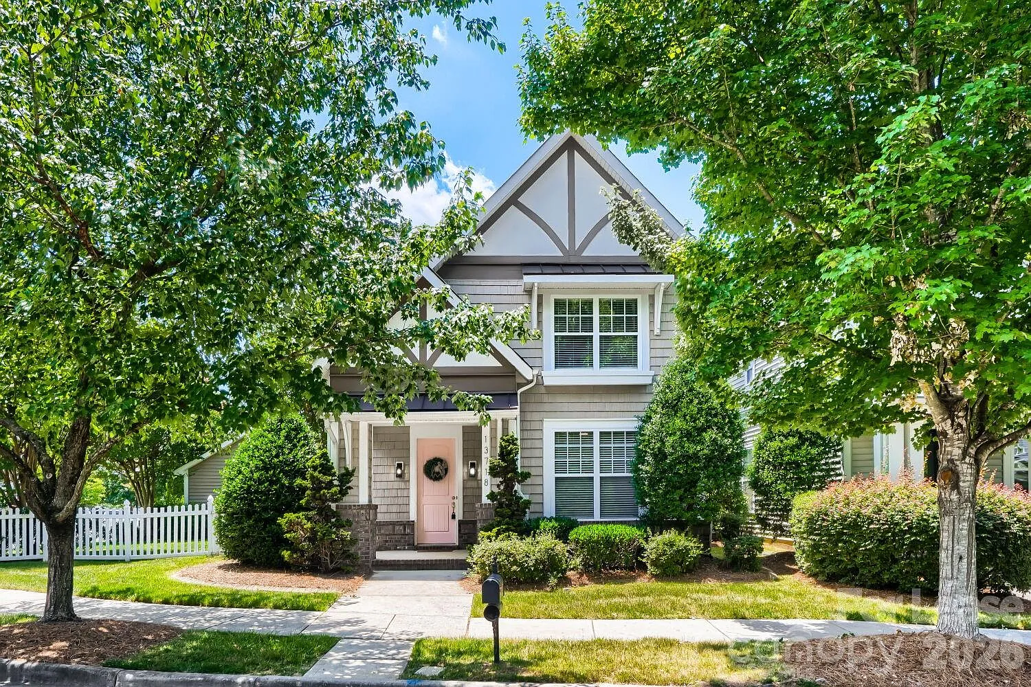 3 bed, 2.5 bath, $3,000 — Photo 1