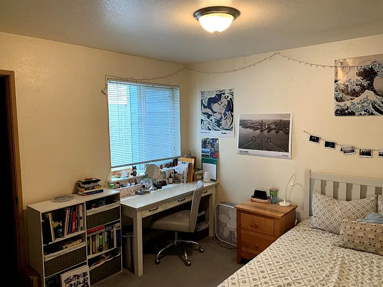 University Court Apartments — Photo 37