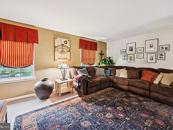 2nd image of 13 Lady Diana Cir