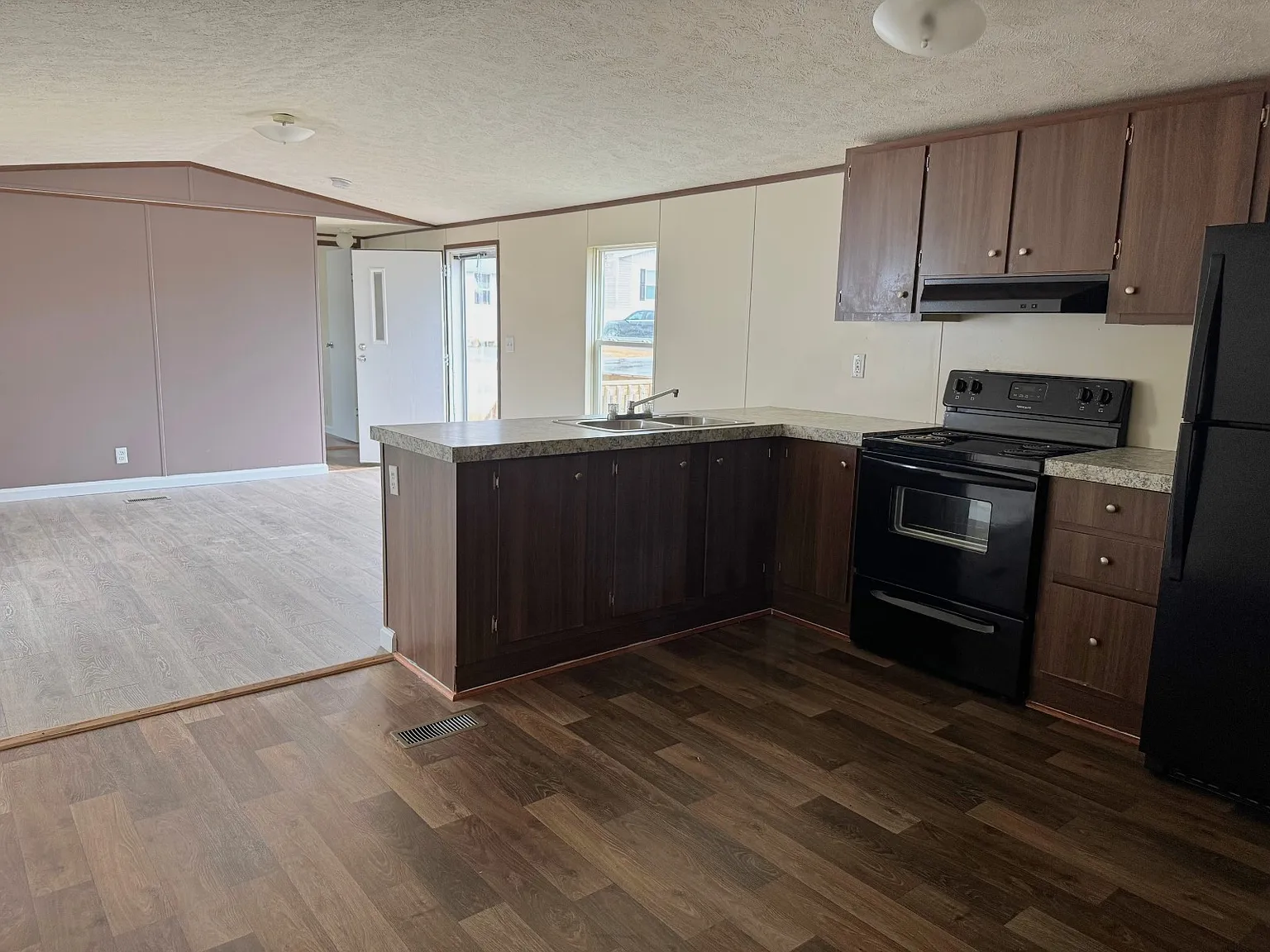 2 bed, 2.0 bath, 840 sqft, $1,000 — Photo 2