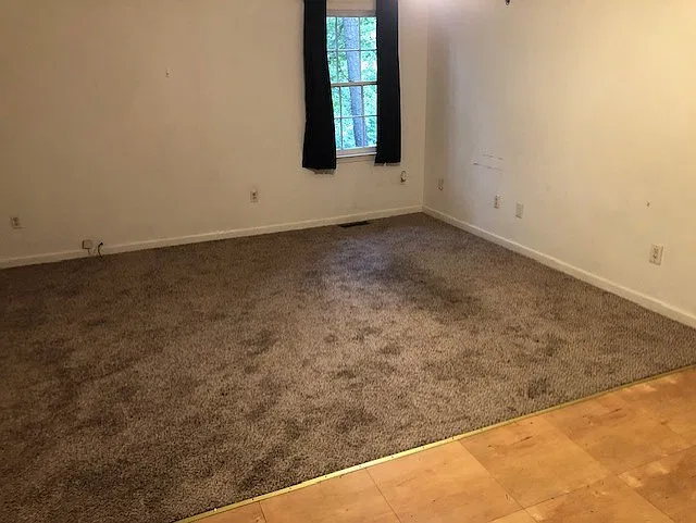 1409 Zeno Rd — Photo 2