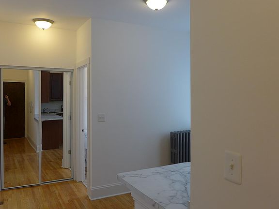 3rd image of 437 S Scoville Ave #0B-1Ba-551Sqft