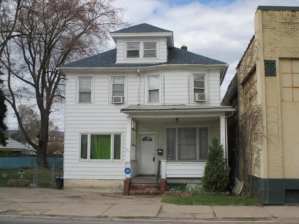 213 Carey Ave photo 1