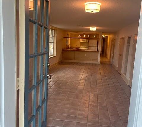 3rd image of 1031 Moss St #D