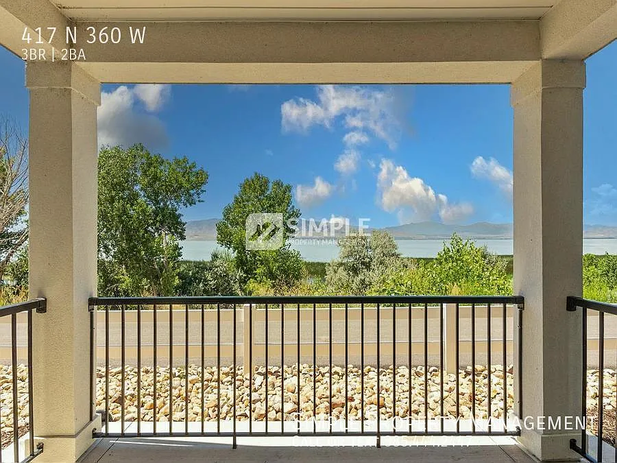 Premium Lakeside Living — Photo 1