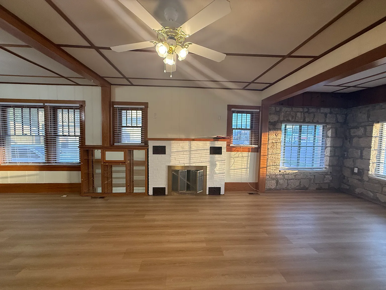 1208 Main St — Photo 4
