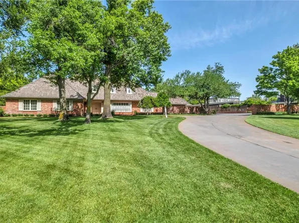 7203 Nichols Rd, Nichols Hills, OK 73120