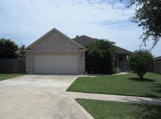 105 Hackamore Ln, Victoria, TX 77904