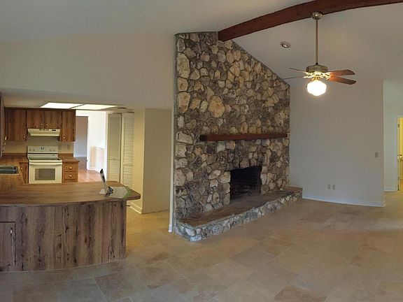 4th image of 960 Sandle Wood Dr