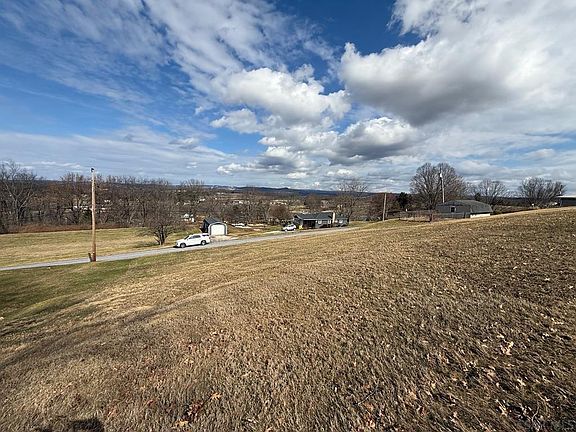 4th image of Cherry Tree Dr