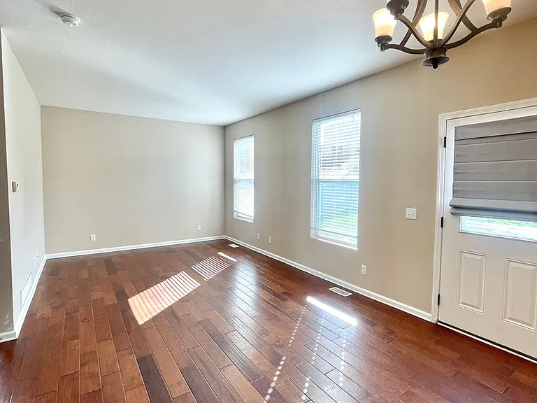 16510 Loop St — Photo 2