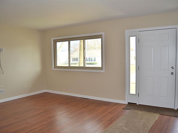 4th image of 3663 Clearwater Dr