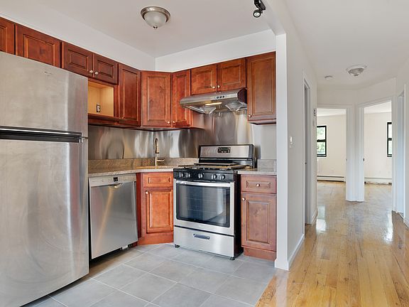 3rd image of 654 Kosciuszko St #3