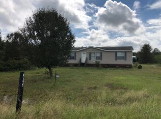 305 S Pointe Dr, Mount Olive, NC 28365