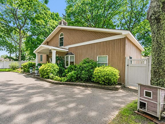 2nd image of 208 Avenue C