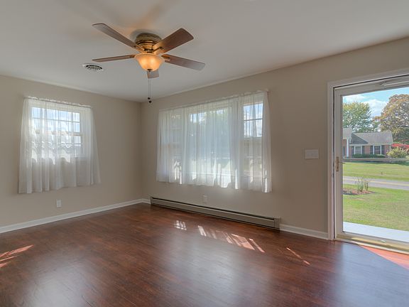 3rd image of 5938 Jewell Ave