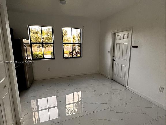 5th image of 224 SE 36th Ave Unit 224