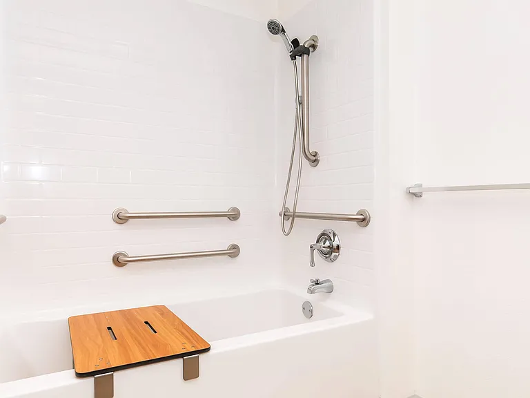 Woodlake Apartments — Photo 23