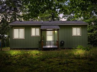 10835 N Shore Dr, Northport, MI 49670