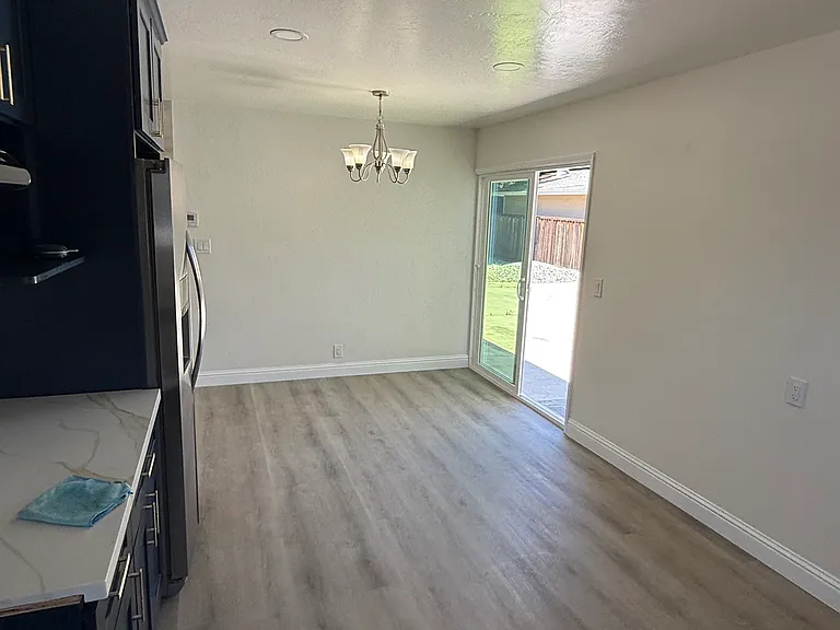 4765 Serra Ave — Photo 16