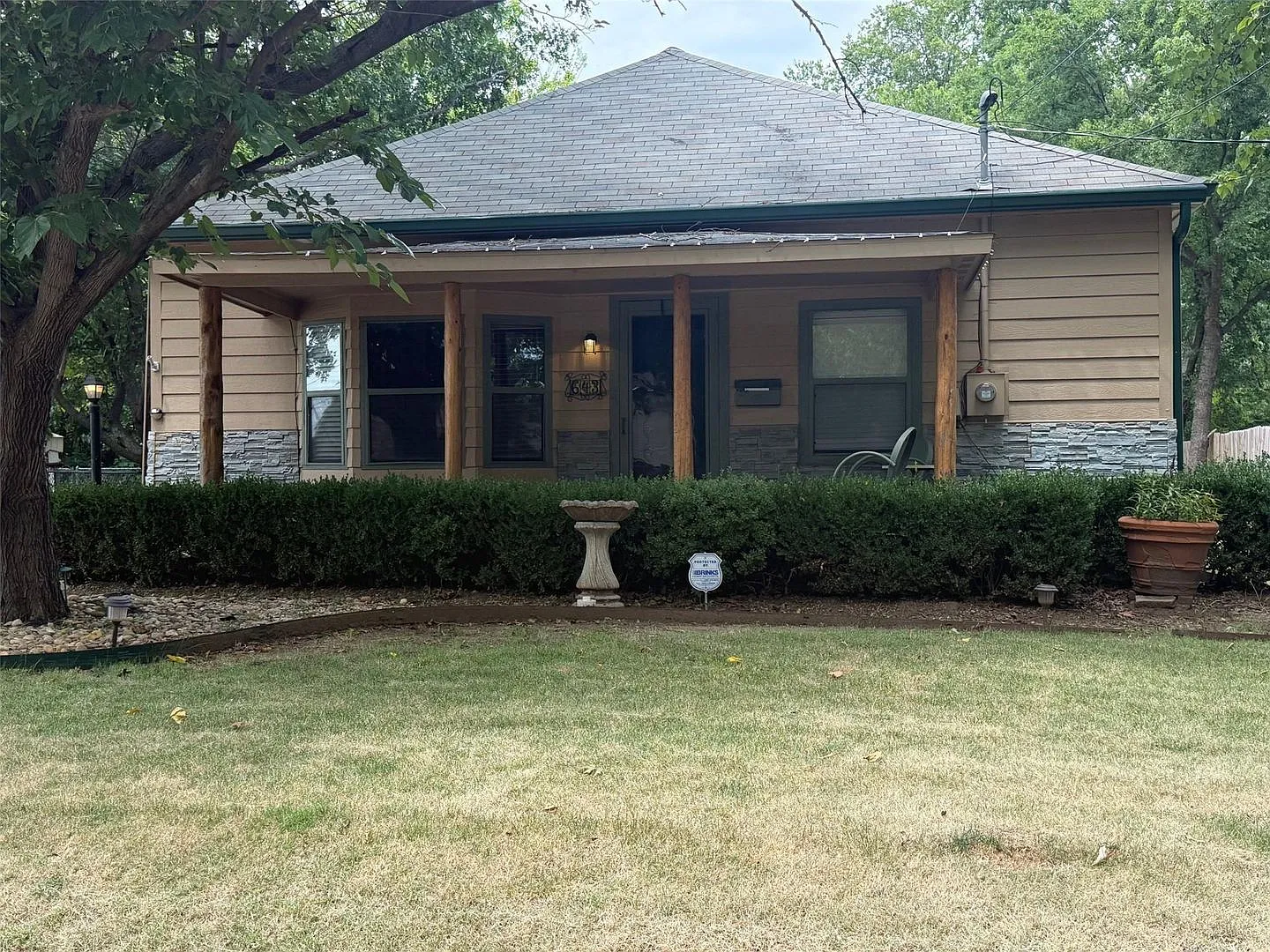 Cute Whitesboro 3/2 For Lease! Clean Criminal History A Must/No Pets — Photo 1