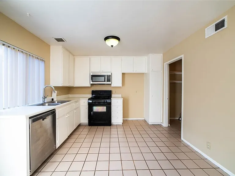 24 Elderglen — Photo 19