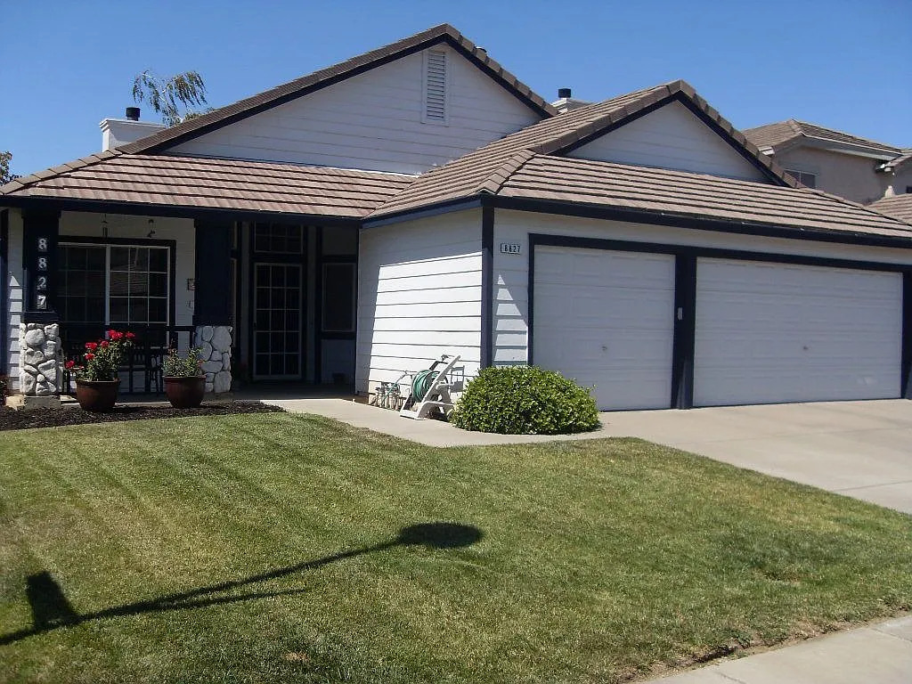 8827 Silverberry Ave photo 1