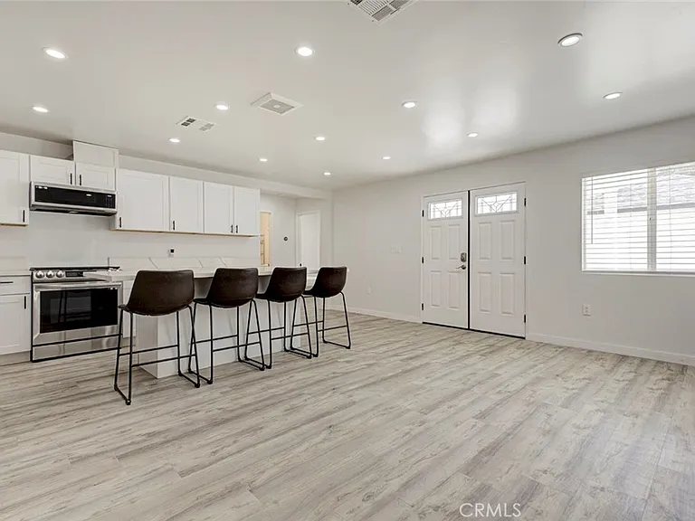 8209 Bellingham Ave — Photo 4