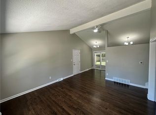 806 SW Lea Dr, Lees Summit, MO 64081