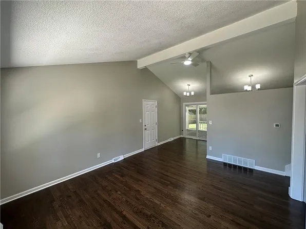 806 SW Lea Dr, Lees Summit, MO 64081