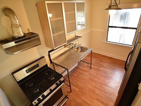 3rd image of 1611-1615 2nd Ave #3