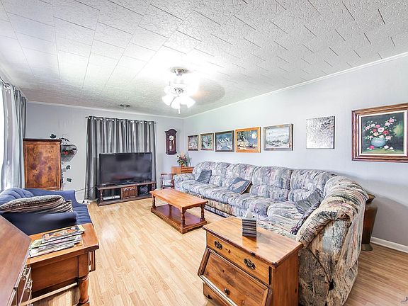 5th image of 217 Julia St