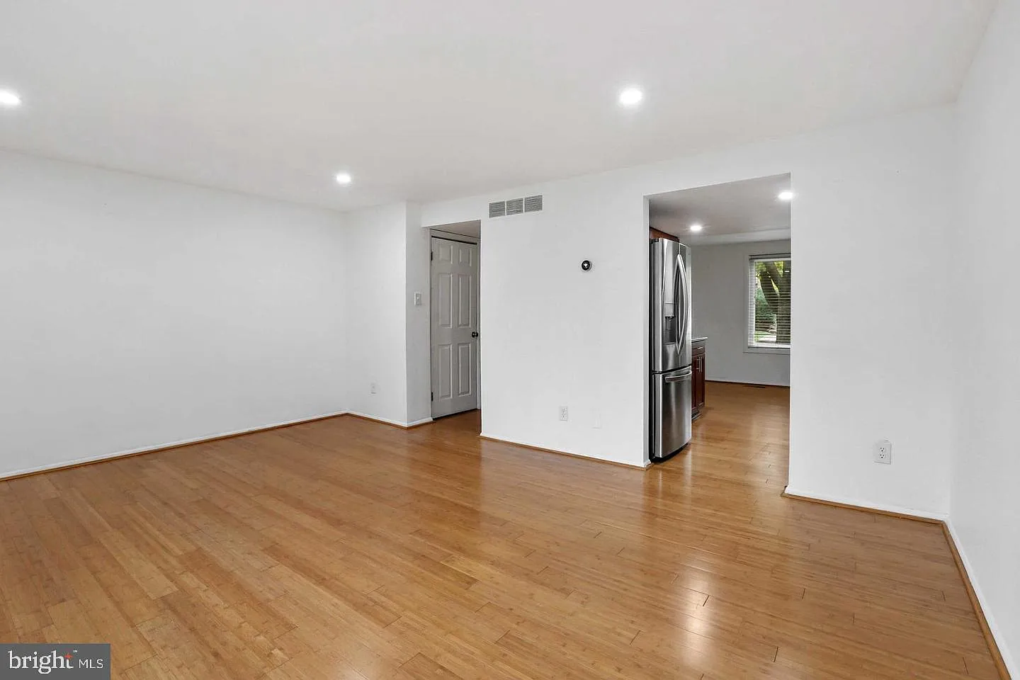 3 bed, 1395 sqft, $2,800 — Photo 4