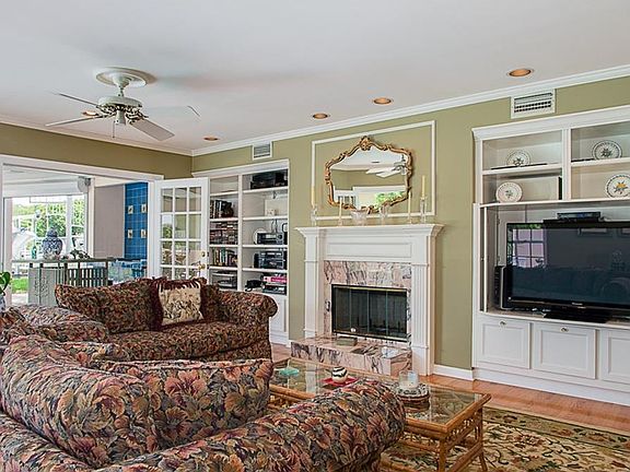 4th image of 5113 W Poe Ave
