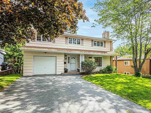 2nd image of 43 Deepwood Cres