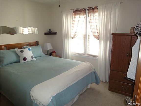 4th image of 54 Bedell St