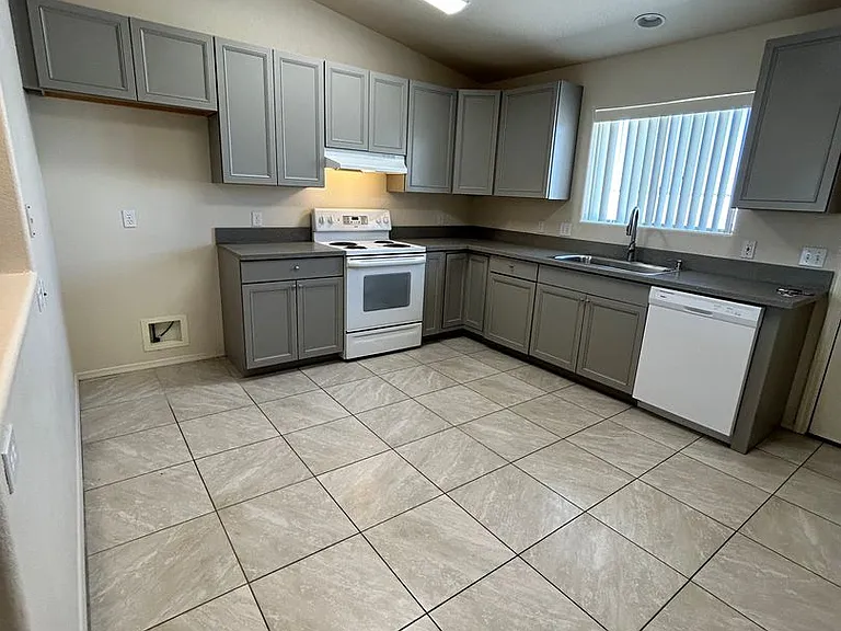3289 Tolteca Dr — Photo 8