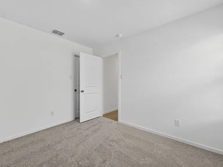 2021 Derby Ln — Photo 5