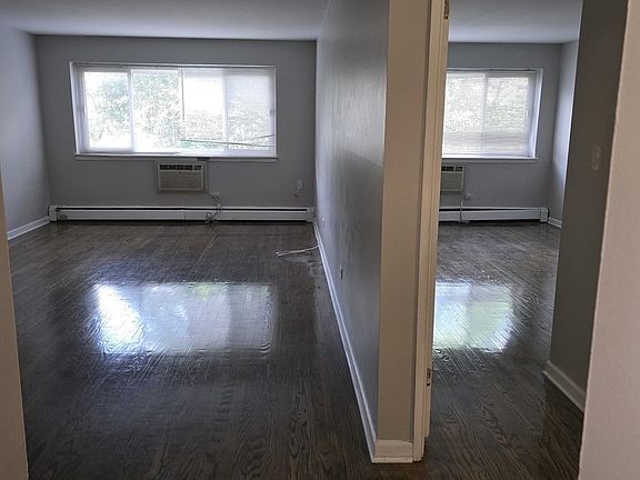 5th image of 6619 N Sheridan Rd APT 302